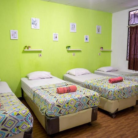 Zenrra Backpacker Hostel บันดุง ภายนอก รูปภาพ
