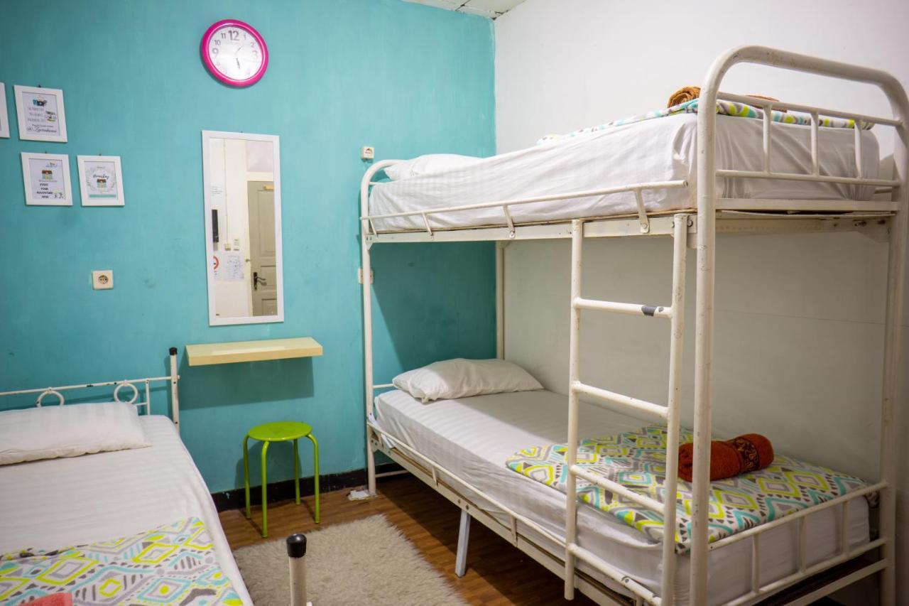 Zenrra Backpacker Hostel บันดุง ภายนอก รูปภาพ