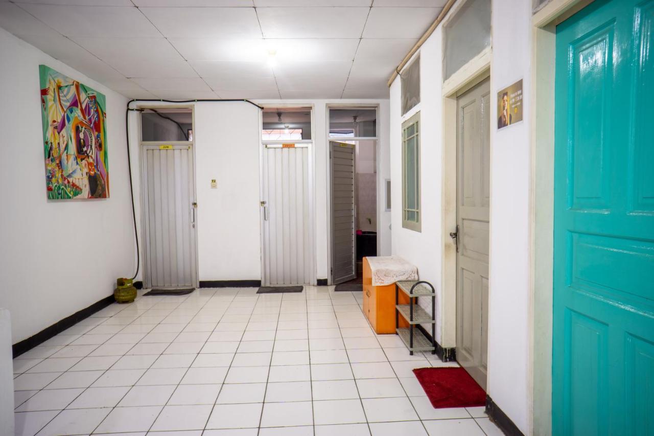 Zenrra Backpacker Hostel บันดุง ภายนอก รูปภาพ